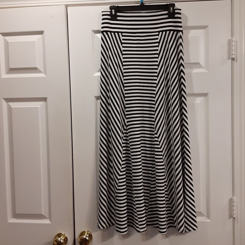 Linear Domani Limited Collection Skirt Siz…